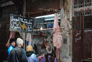 Marokko - Fez - Kamelenslagerij in de medina